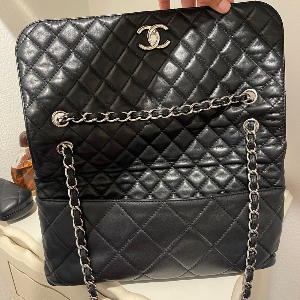 Chanel “In The Business” Maxi - Picture 3 of 13